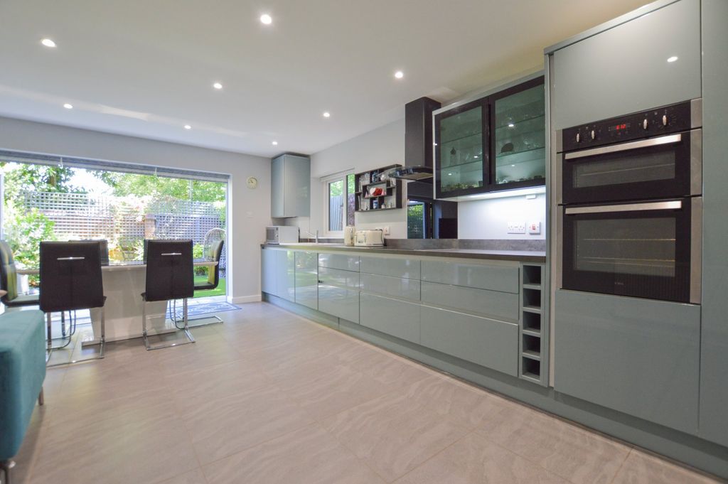 Property photo 2 of 9 Picture No. 12