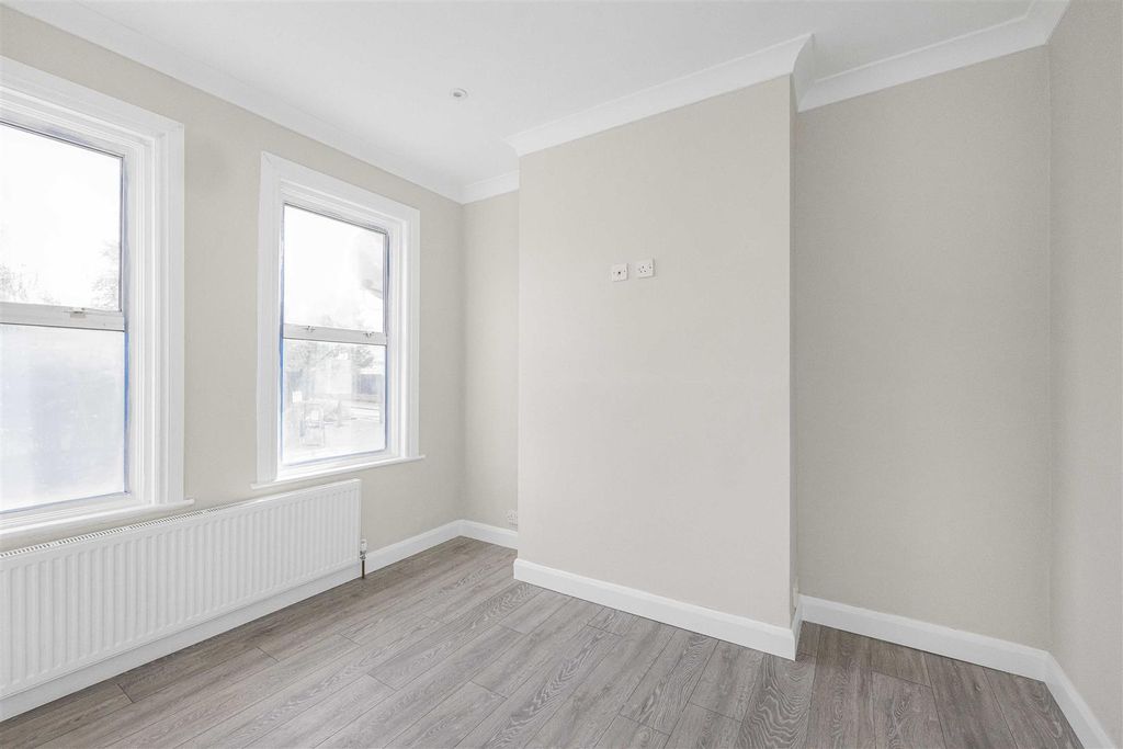 Property photo 2 of 12 7