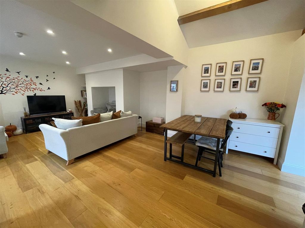 Property photo 2 of 19 Livingroom 3.Jpg