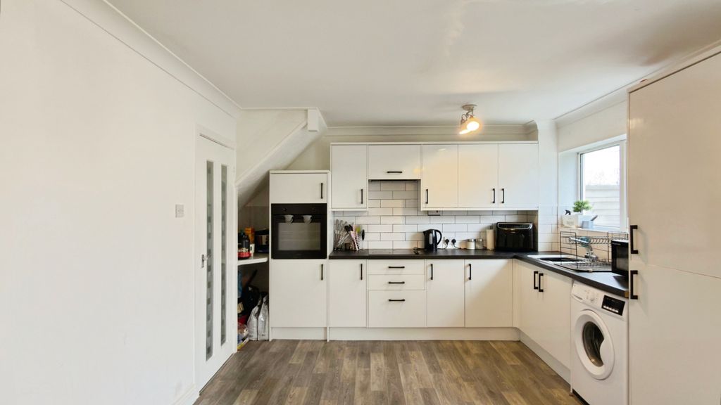 Property photo 3 of 23 Kitchen