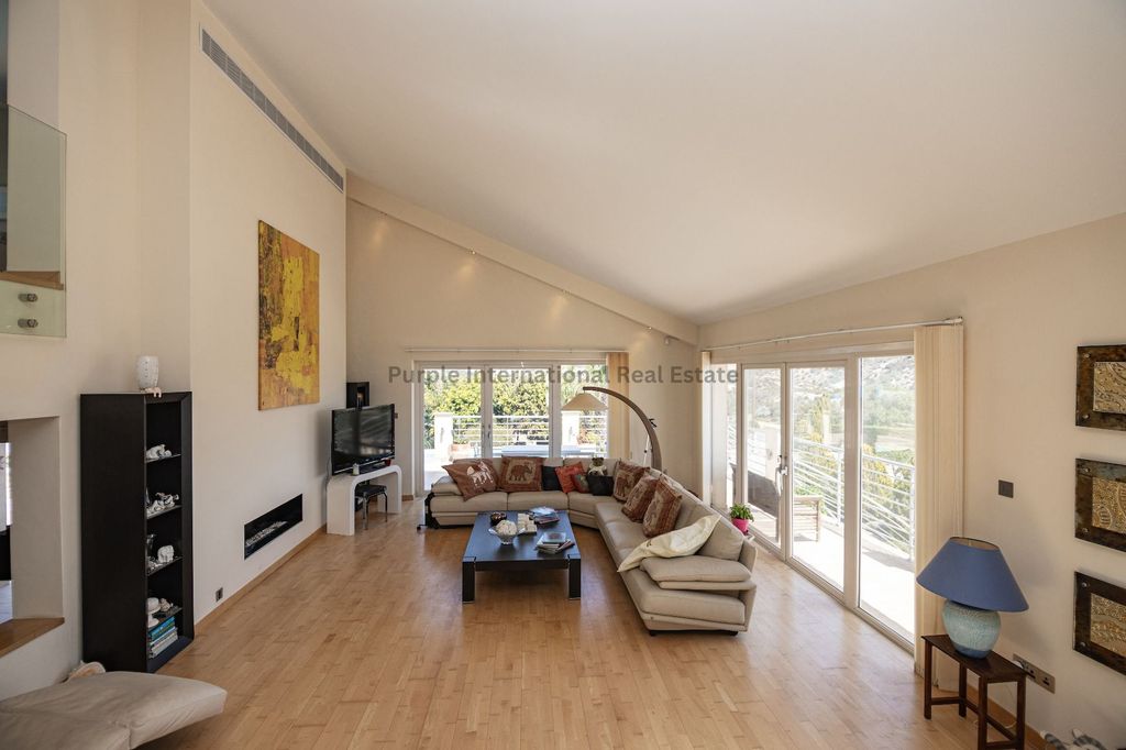 Property photo 2 of 39