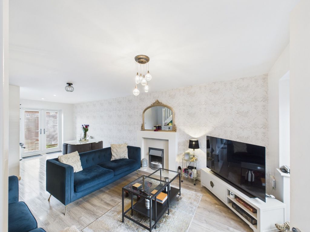 Property photo 2 of 17 4744674