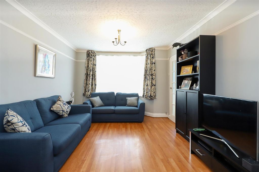 Property photo 2 of 11 Living Room