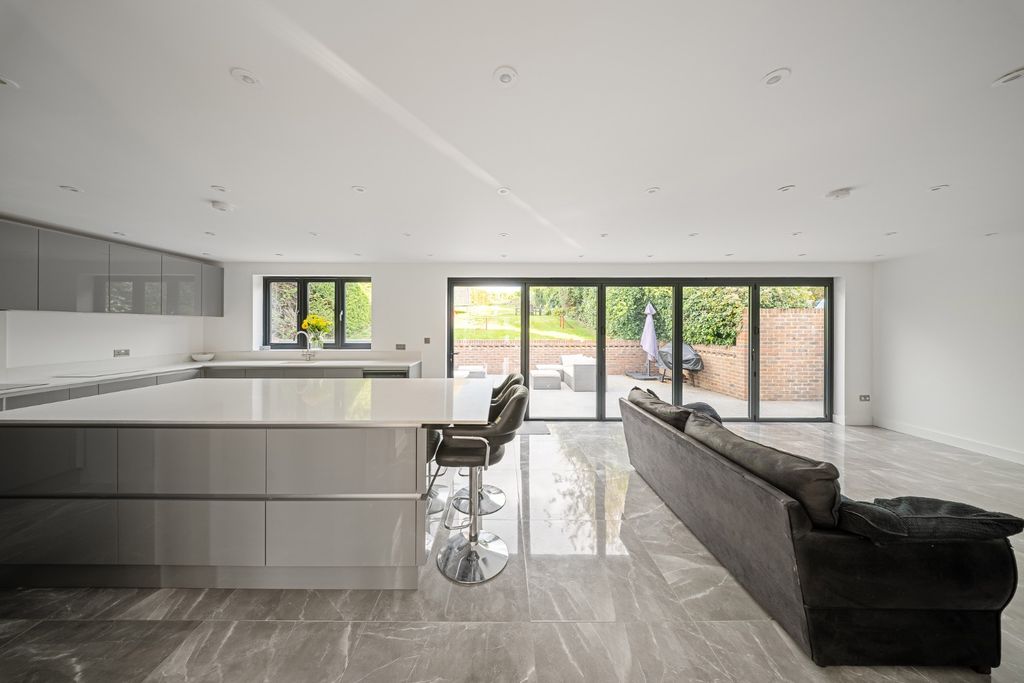 Property photo 2 of 33 4510584