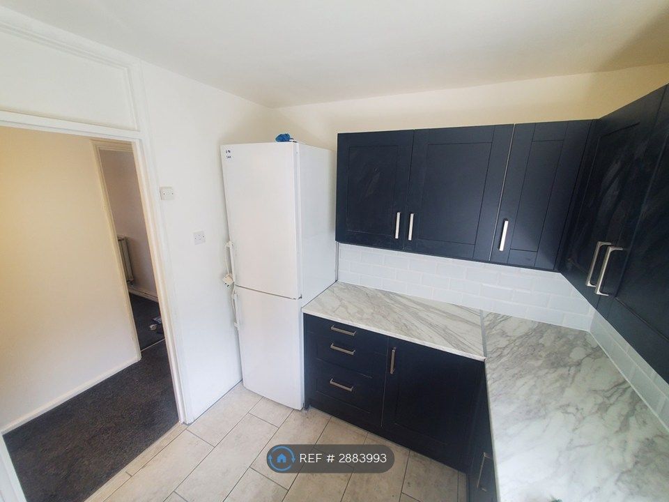 Property photo 2 of 8 Kitchen 2