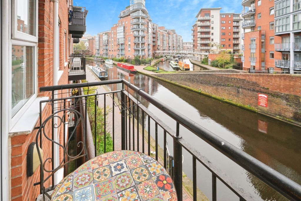 Property photo 2 of 18 Balcony