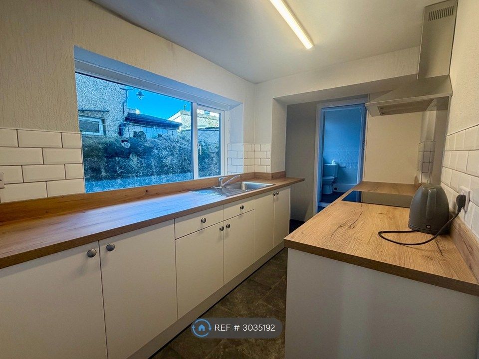 Property photo 2 of 9 Kitchen