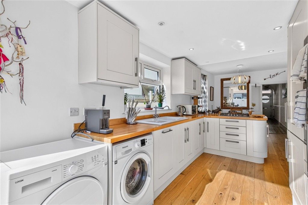 Property photo 3 of 12 Kitchen