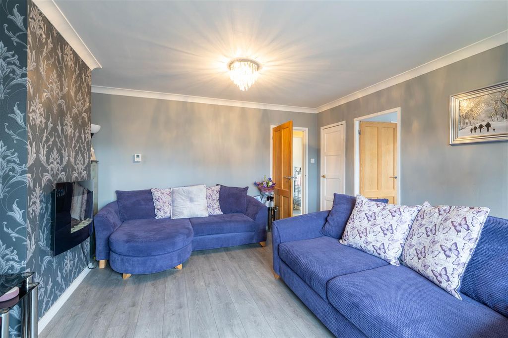 Property photo 2 of 11 S002.Jpg