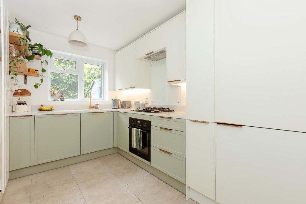 Property photo 3 of 26 Pembroke Crescent_6.Jpg