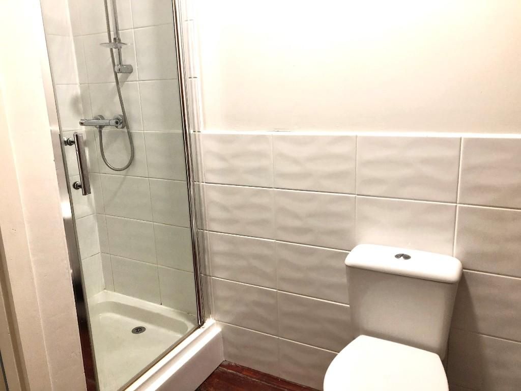 4 bed flat to rentWhingate, Leeds LS12 photo 5