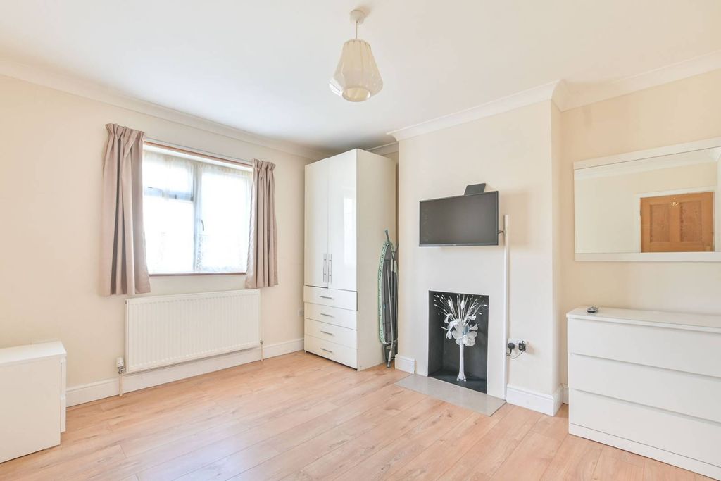 Property photo 2 of 18