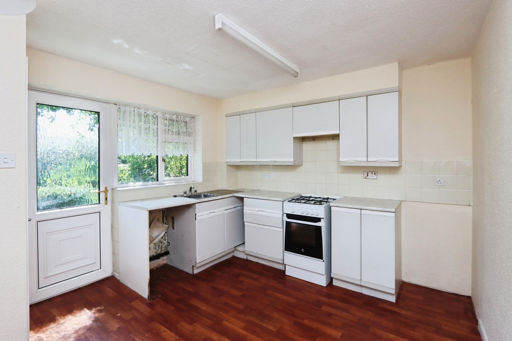 Property photo 3 of 14 Kitchen