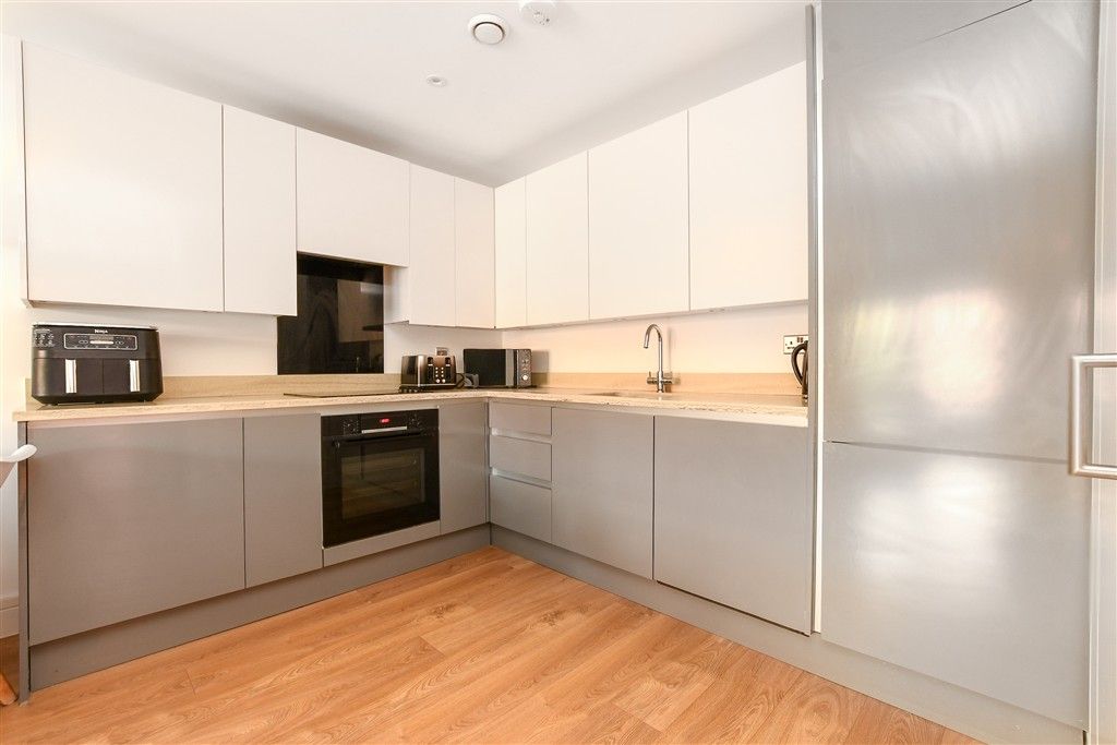 Property photo 3 of 12 Lounge/Kitchen