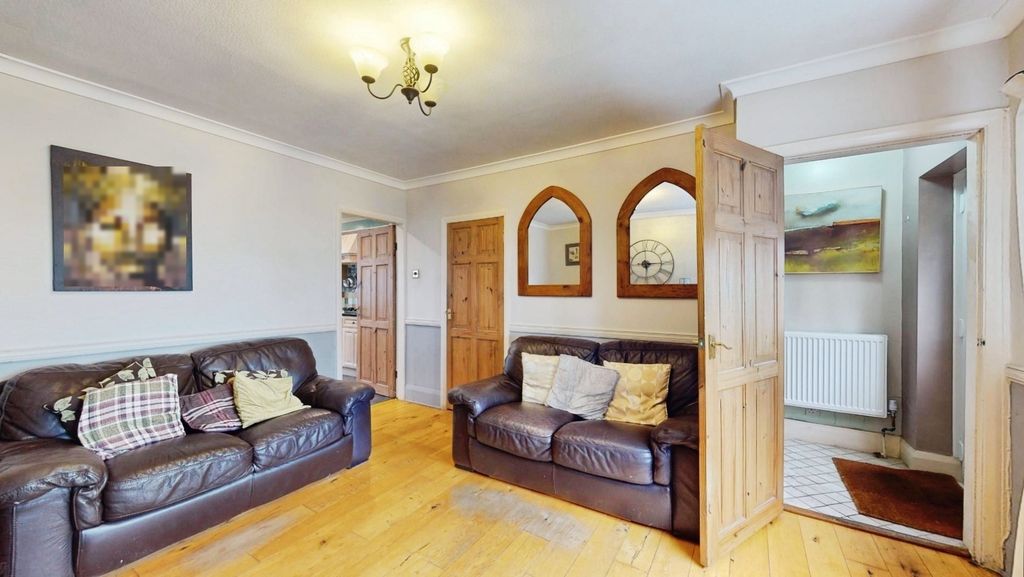 Property photo 3 of 11 Pbox-Img.Jpg