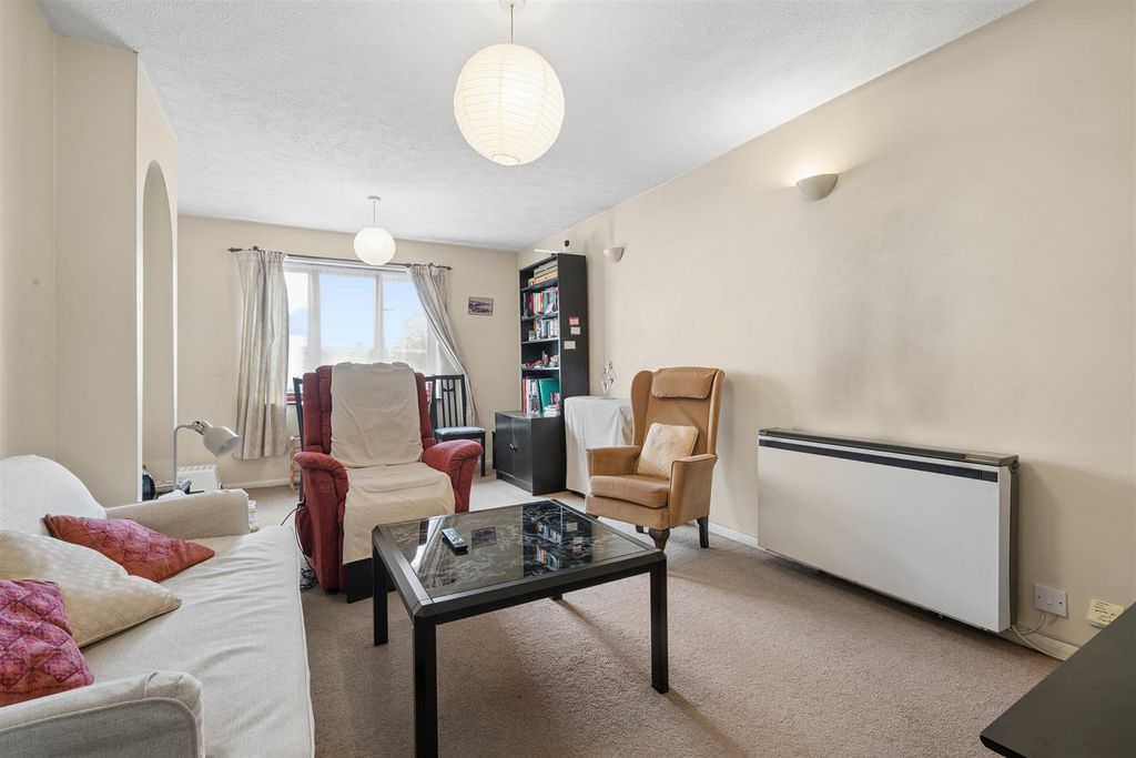 Property photo 2 of 9 Cross Road, London, Sw19 1Pl Reception 1