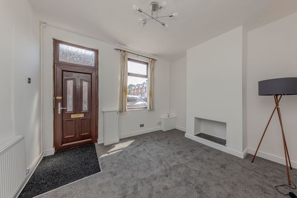 Property photo 2 of 11