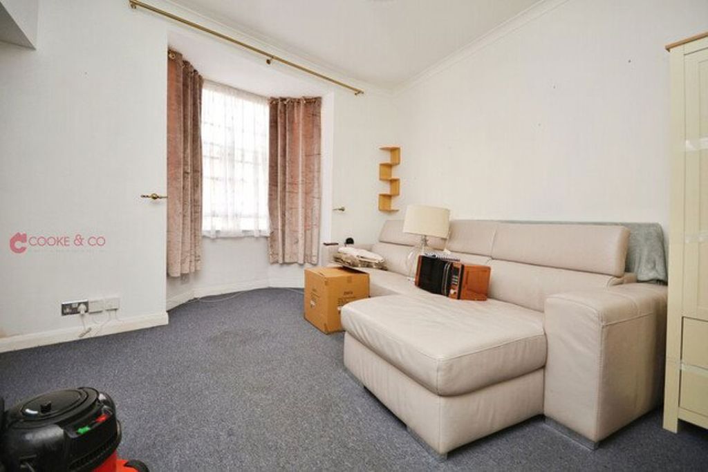 Property photo 3 of 9