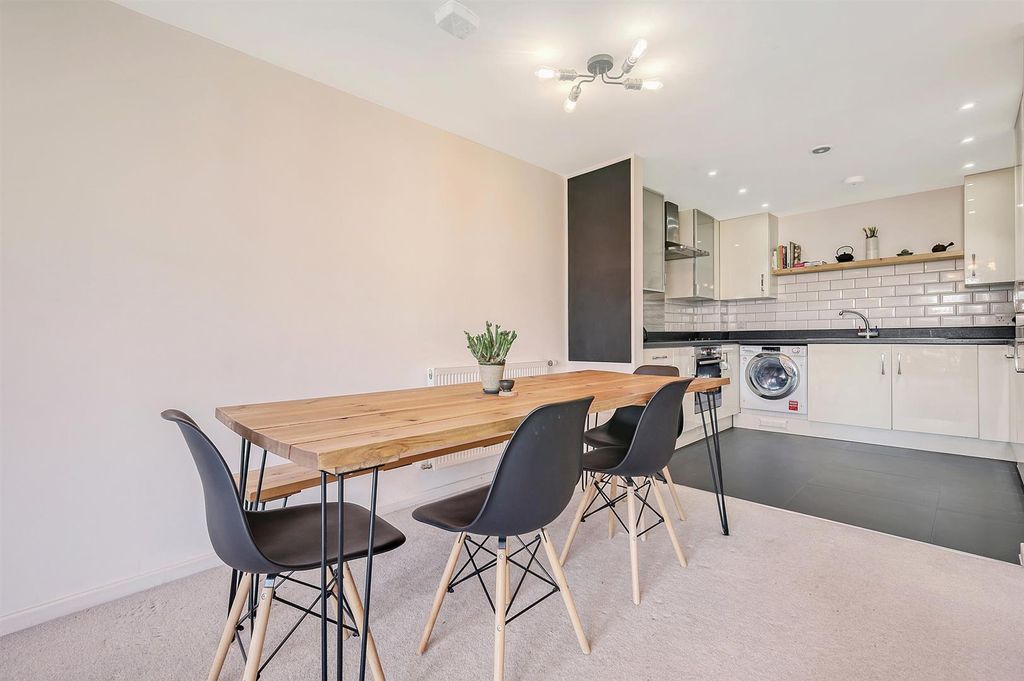 Property photo 3 of 25 19