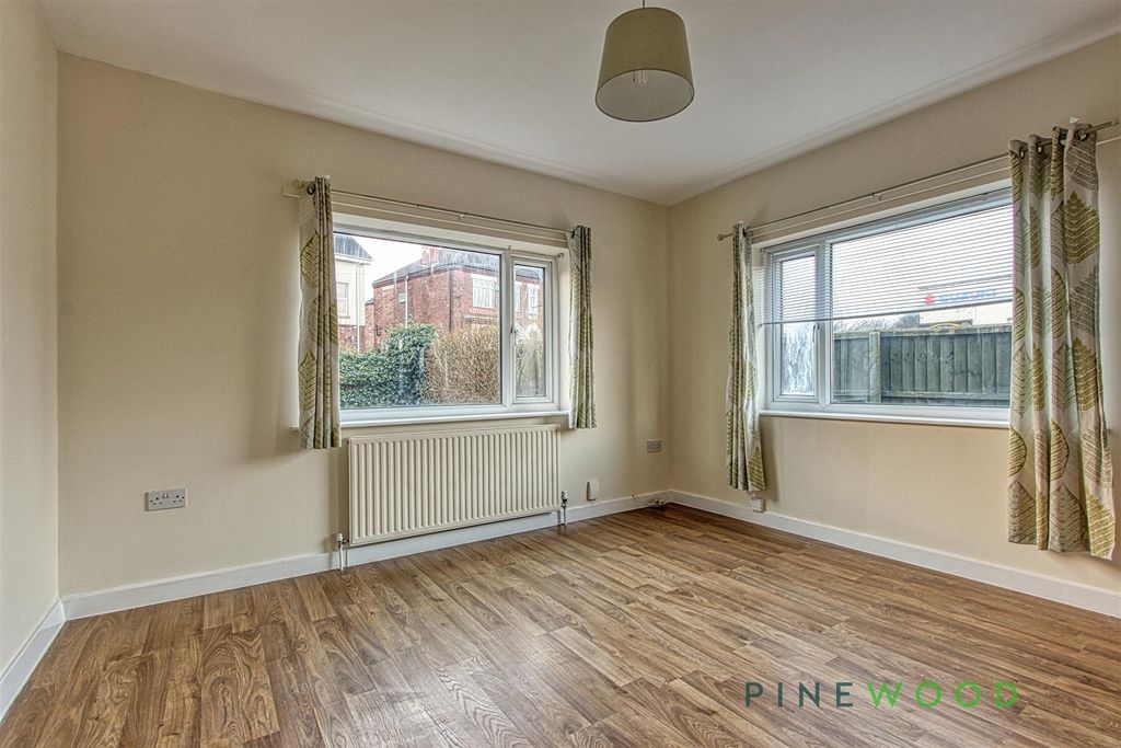 Property photo 3 of 9 Lounge