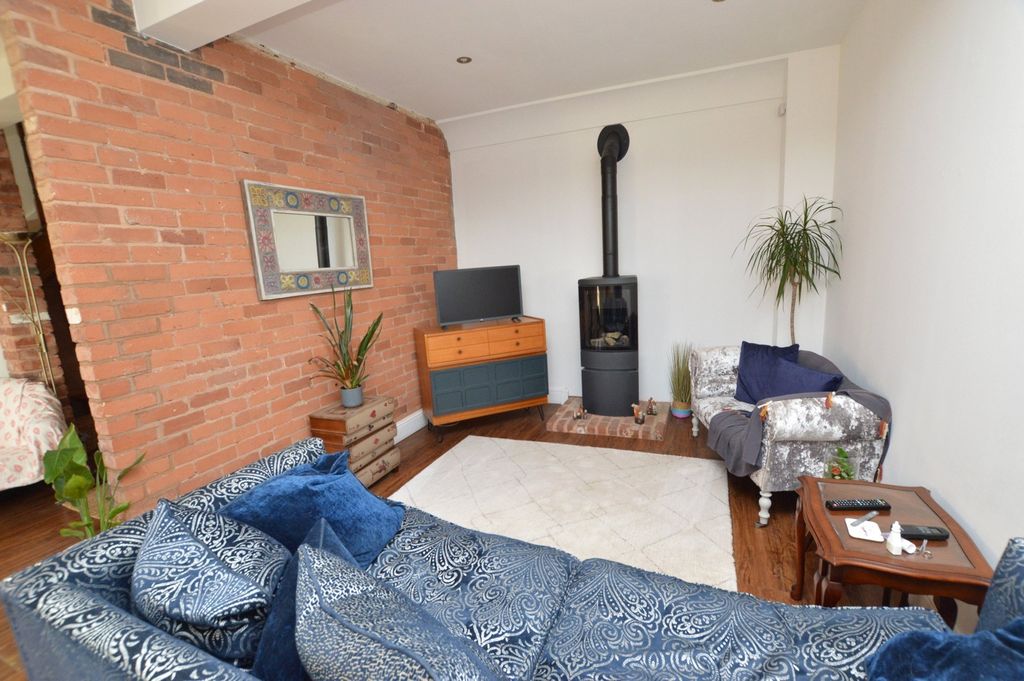 Property photo 3 of 21 Living Room