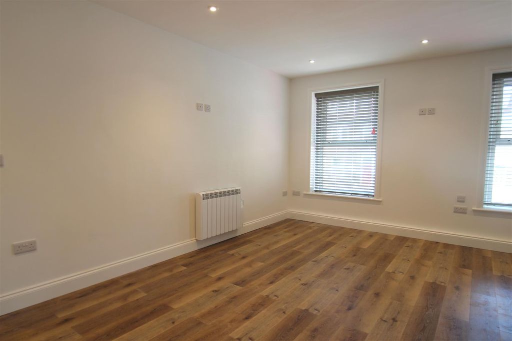Property photo 3 of 10 Boxleyliving.Jpg