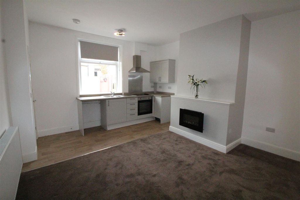 Property photo 3 of 6 Lounge With Kitchen Area