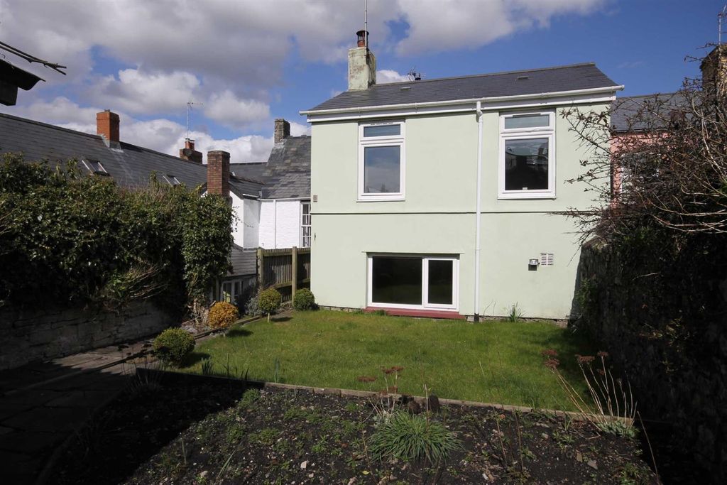 Property photo 1 of 8