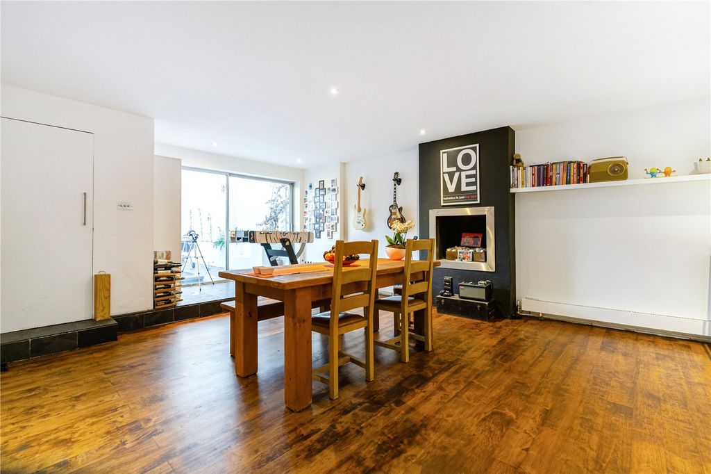 Property photo 3 of 13 Dining Area