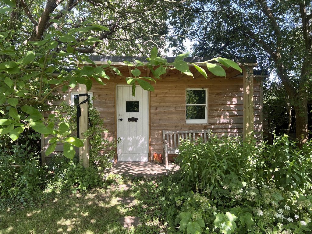 Property photo 3 of 17 Summer House