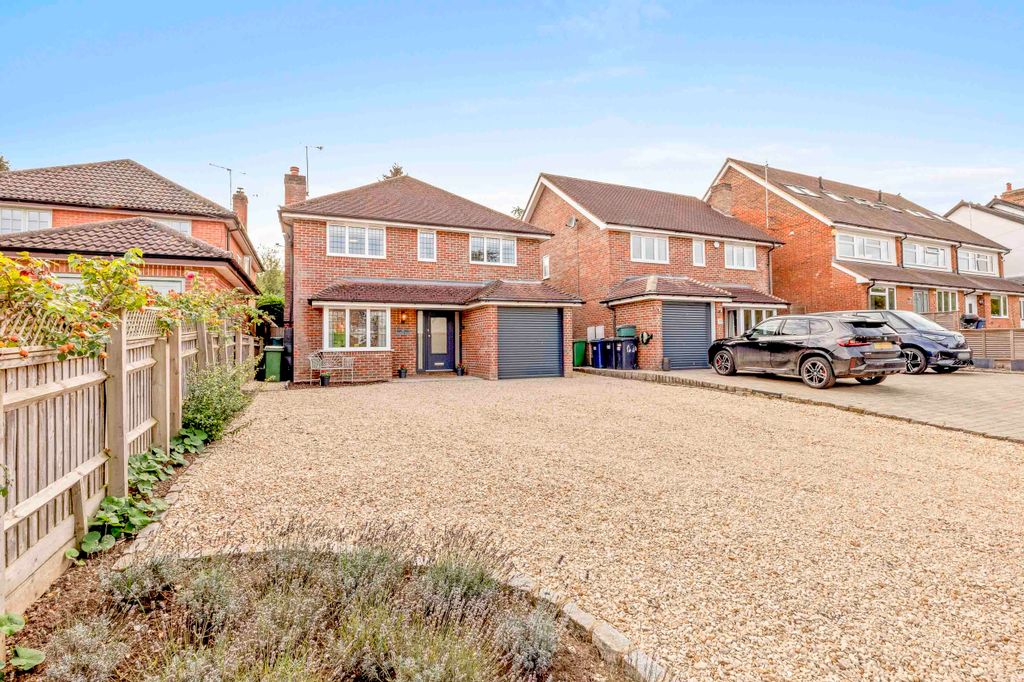 Property photo 1 of 33 67 Berwick Road, Sl7 3As (Low Res)-26