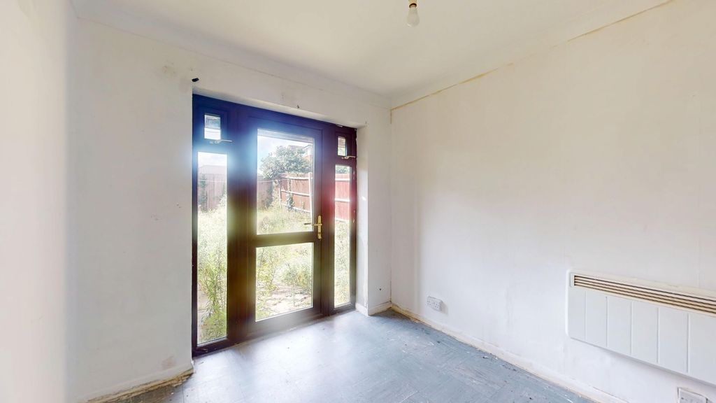 Property photo 2 of 17 4 Thamesbank Place, Thamesmead, London, Se28 8Pr