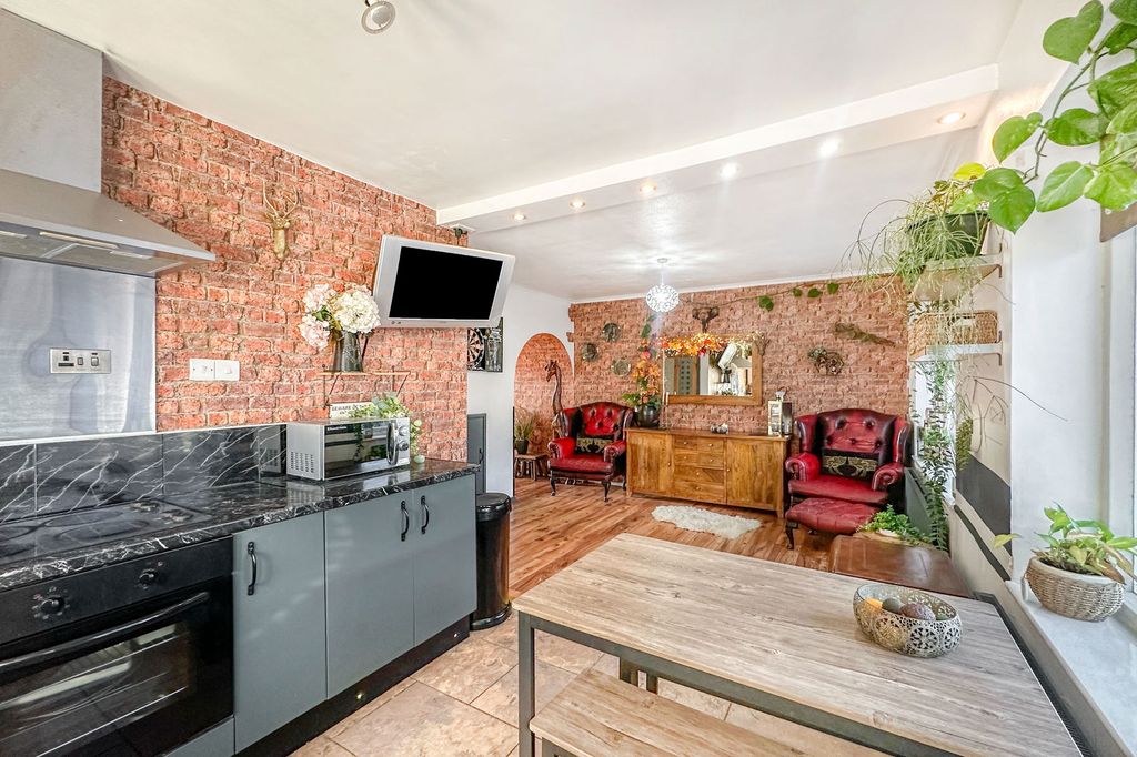 Property photo 2 of 14