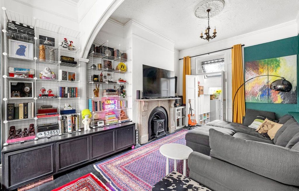 Property photo 2 of 36