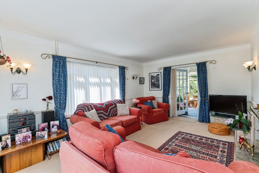 Property photo 3 of 28 Pbox-Img.Jpg