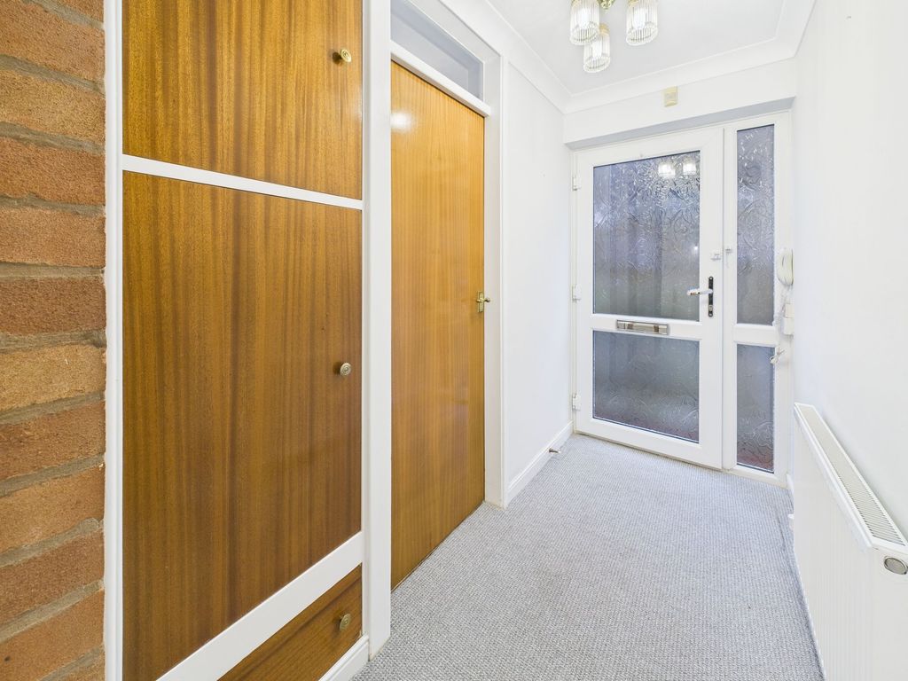 Property photo 2 of 11 Hallway