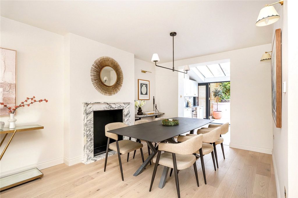 Property photo 3 of 11 Dining Area