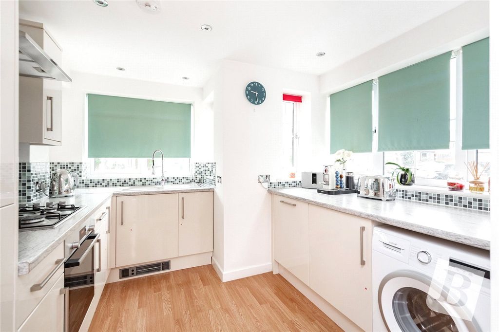 Property photo 3 of 12 Kitchen