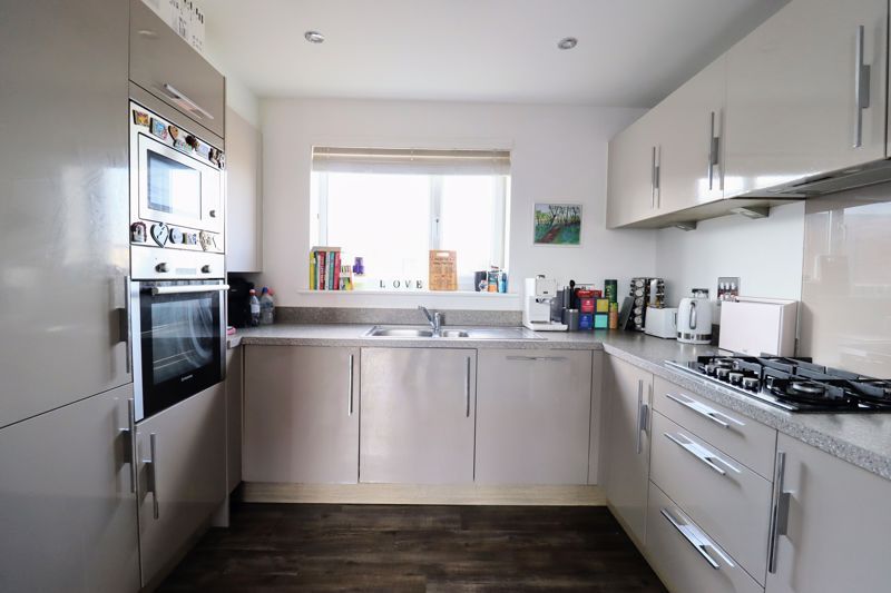 Property photo 2 of 7 Kitchen