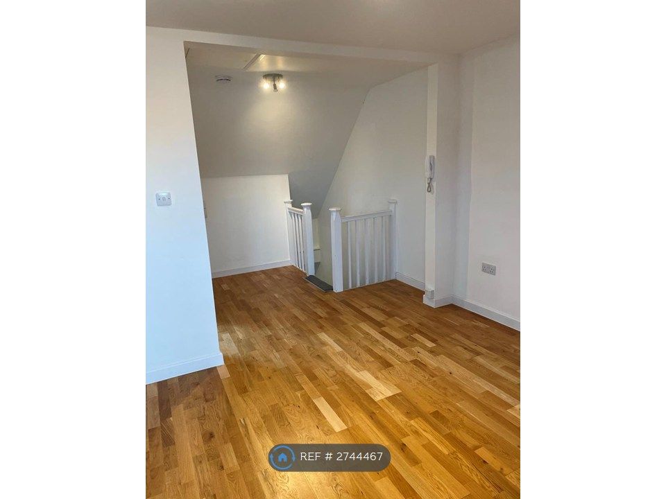 Property photo 2 of 10 Living Room