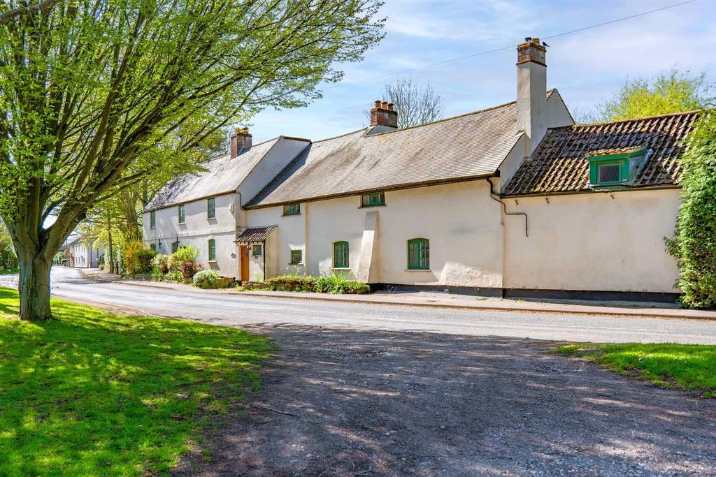 Property photo 2 of 42 The Corner House-15.Jpg