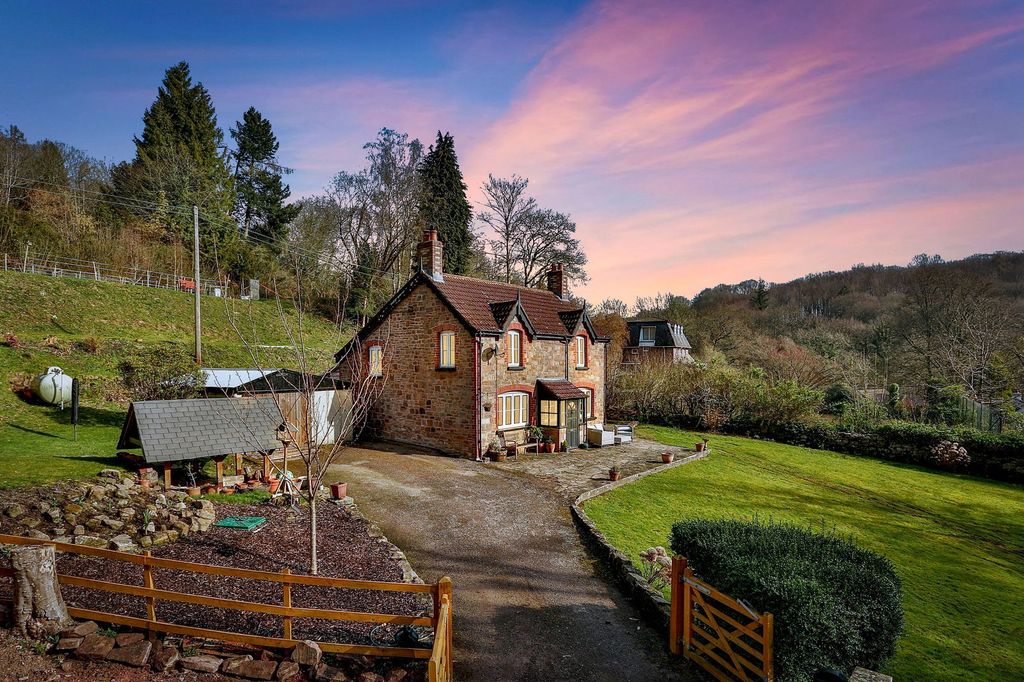 Property photo 1 of 40