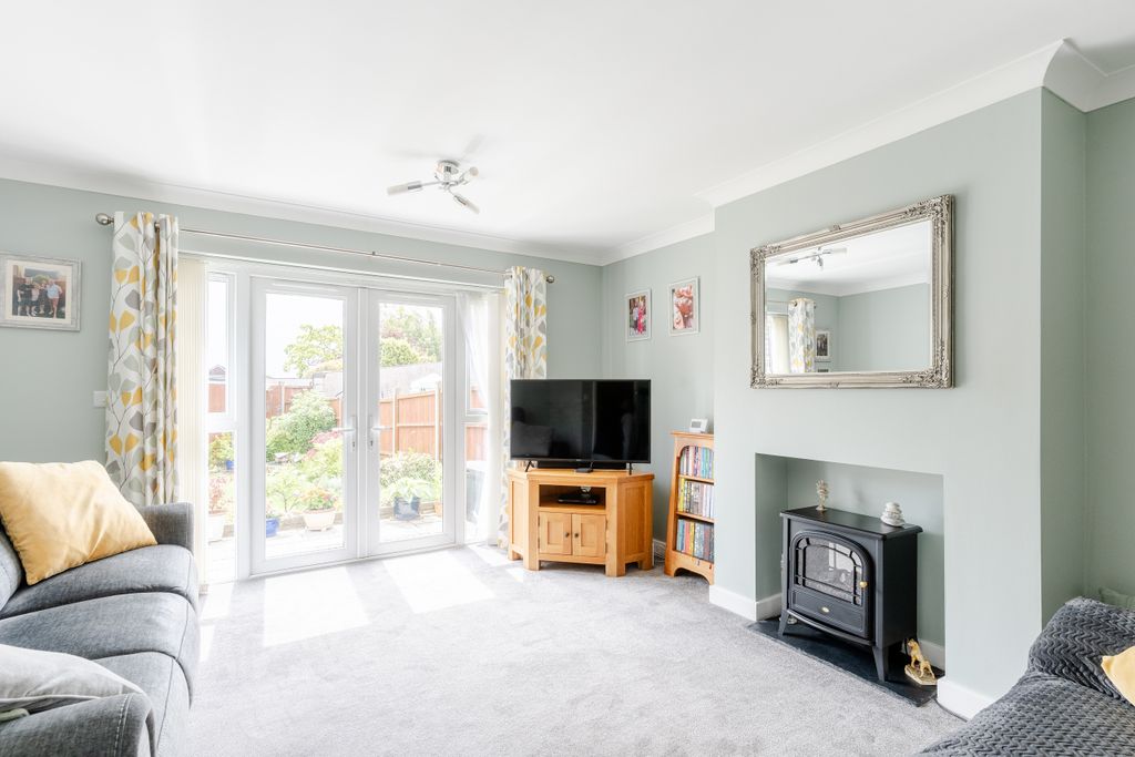 Property photo 3 of 18 A7405990-Hdr-14