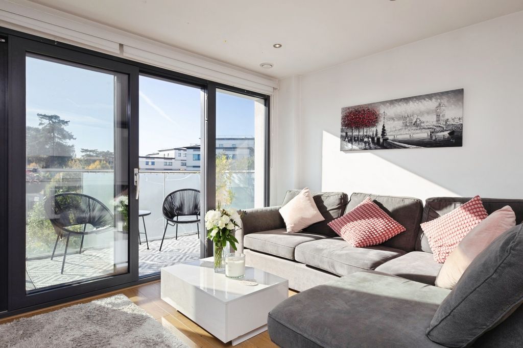 Additional image 8 of 2 bed flat for saleThe Broadway, Loughton, Essex IG10