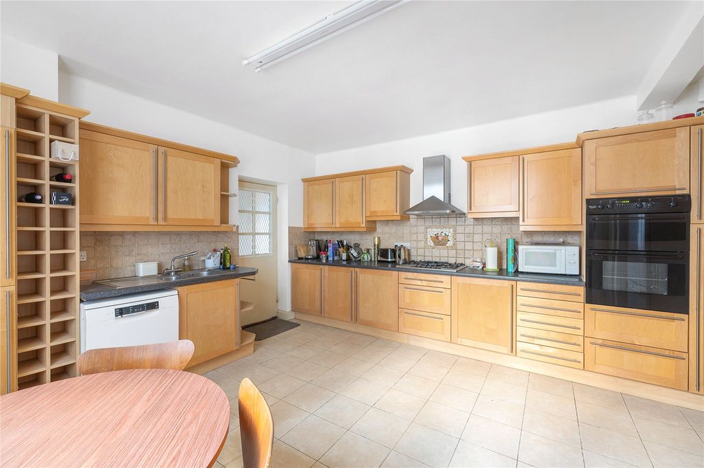 Property photo 1 of 14 Picture No. 17