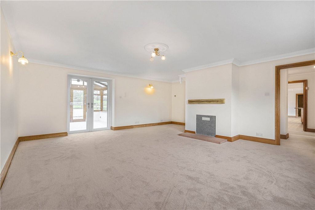 Property photo 2 of 33 Picture No. 02