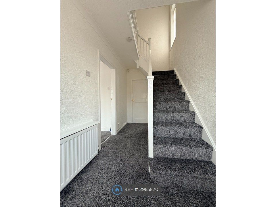 Property photo 3 of 16 Hallway