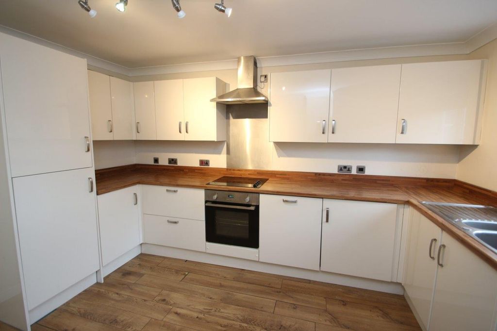 Property photo 1 of 17 Kitchen Dining