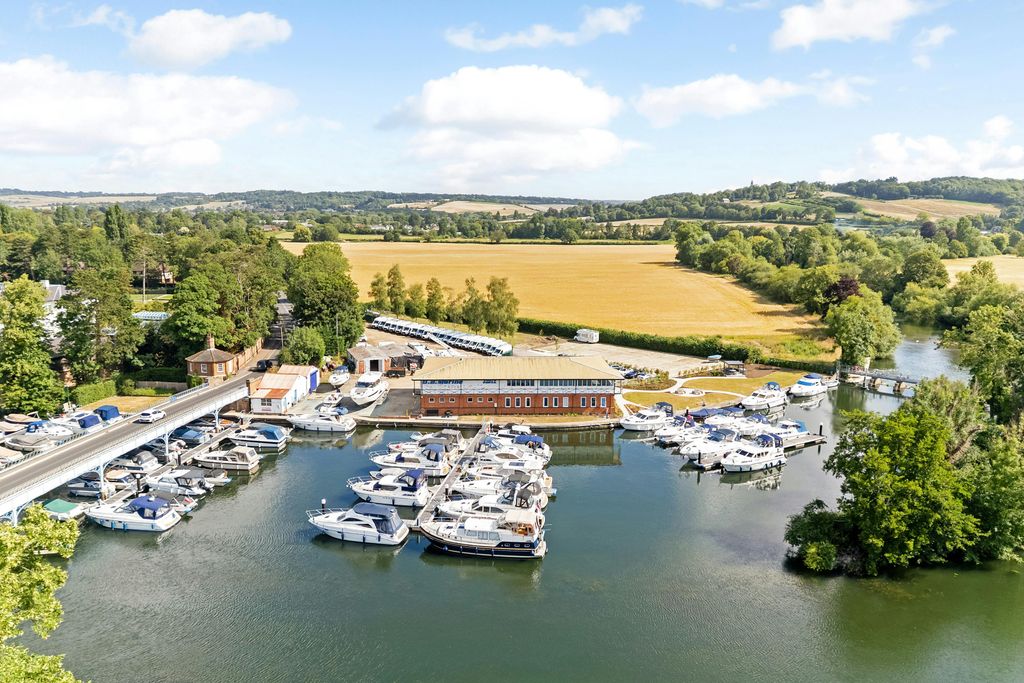 Property photo 2 of 37 95149_D B Marine Cookham Bridge 30.Jpg