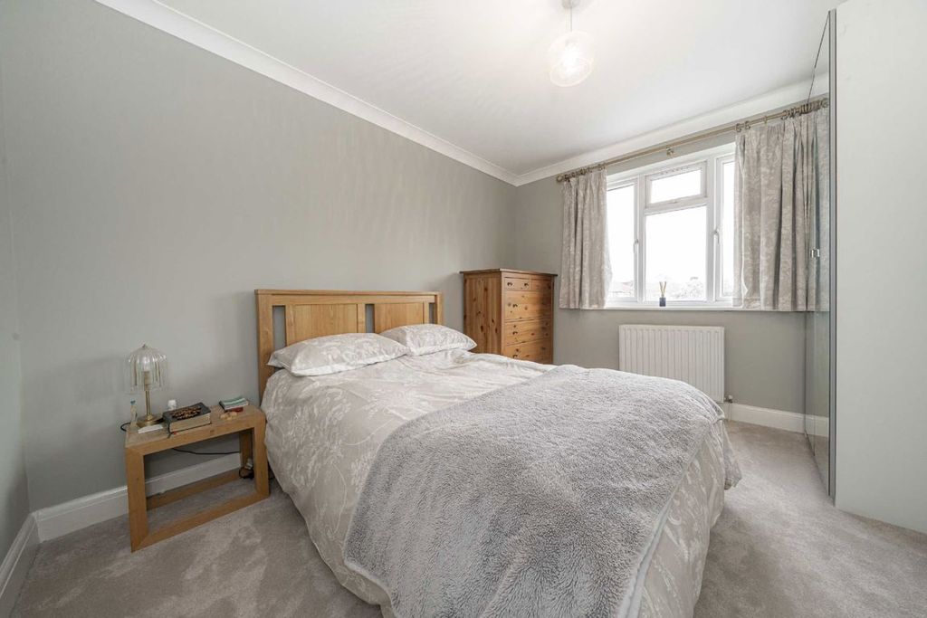 Additional image 5 of 3 bed property for saleHarlington Road East, Feltham TW13